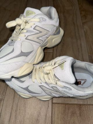 New Balance 9060 Gris y Blanco