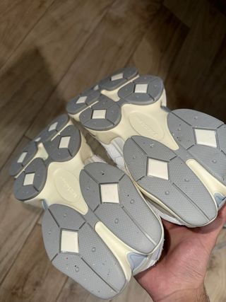 New Balance 9060 Gris y Blanco