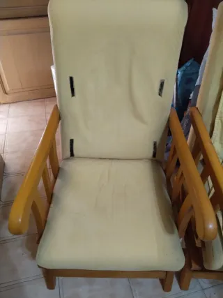 2 Sillones Balancín Madera y Tela Beige