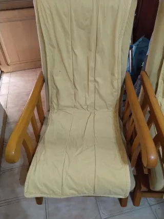 2 Sillones Balancín Madera y Tela Beige