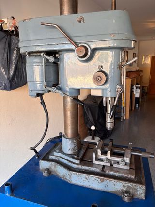 Taladro Columna Asideh T17 Monofásico