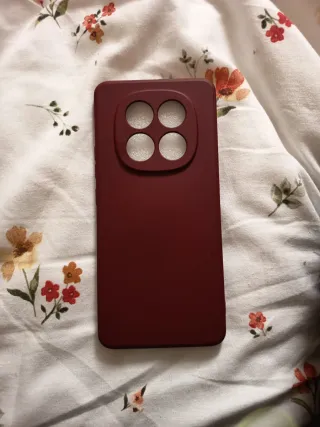 Cover per cellulare in silicone marrone scuro con 4 fotocamere