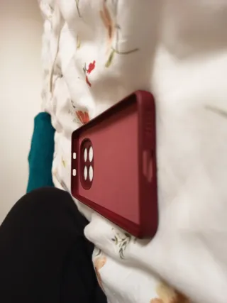 Cover per cellulare in silicone marrone scuro con 4 fotocamere