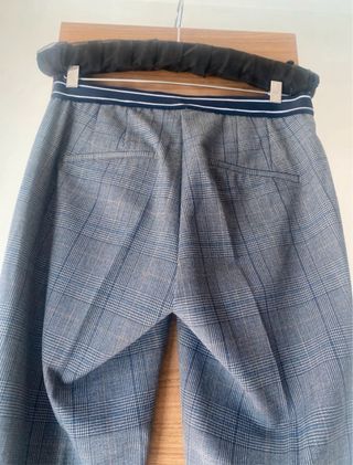 Pantalón de pinzas Zara gris a cuadros