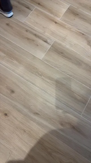 Suelo porcelánico imitación madera  7 m2