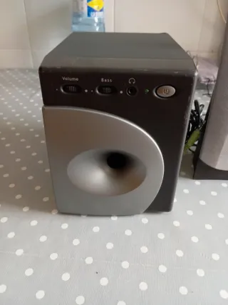 Altavoces Genius 2.1 amplificados