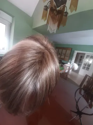 Peluca oncológica castaña con mechas