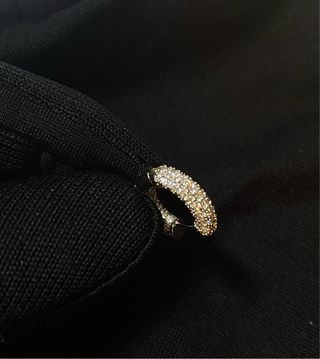 Orecchini ad anello con zirconi