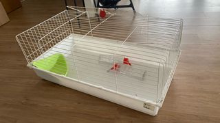 Jaula para conejo blanca y verde