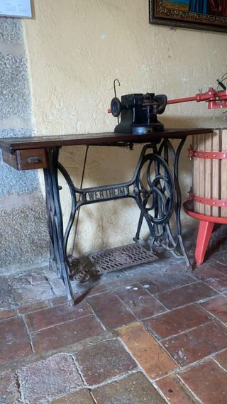 Máquina de coser antigua Wertheim
