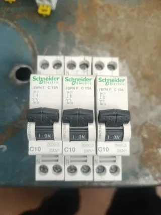 Interruptor magnetotérmico Schneider 10A DPN