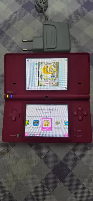 Nintendo DSi Rosa con Pokemon Soul Silver