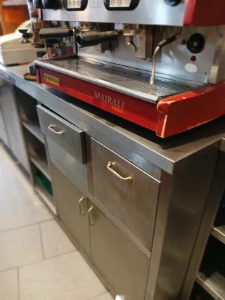 Mesa de acero inoxidable para cafetera