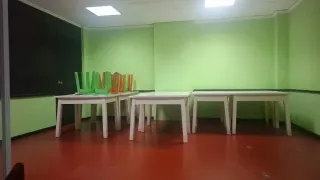 Mesas y sillas de madera