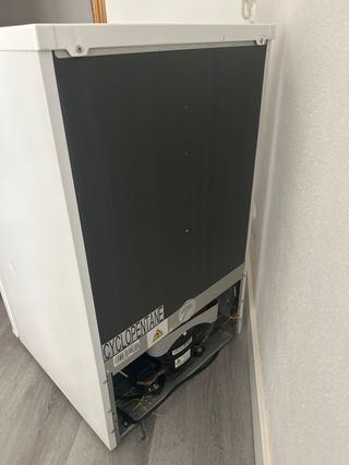 Nevera pequeña blanca