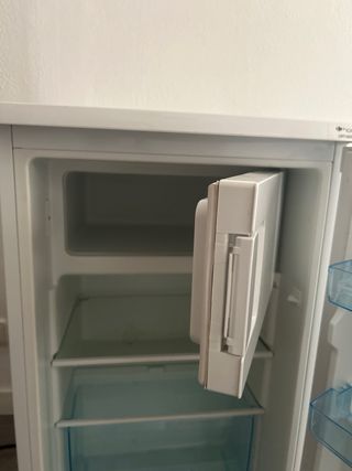 Nevera pequeña blanca