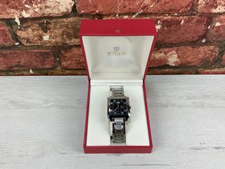 Reloj Titan 1060SCA