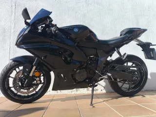 Yamaha R7 Negra