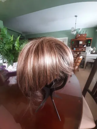 Peluca oncológica rubia