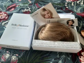 Peluca oncológica rubia