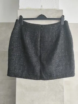 Falda corta negra brillante talla 44
