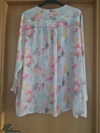 Blusa floral manga larga, muy fina y fresquita