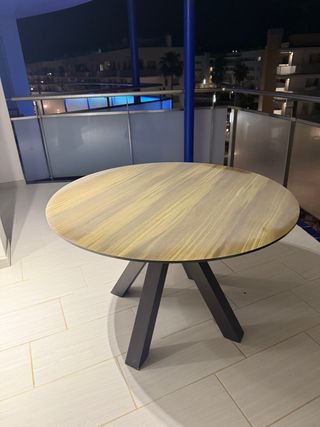 Mesa redonda madera con 4 sillas