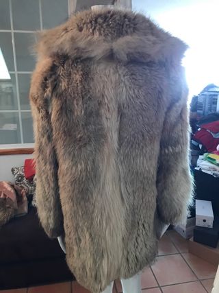 Chaquetón de pelo beige y marrón