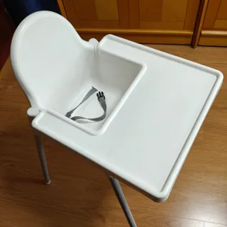 Trona de bebé blanca