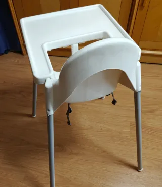 Trona de bebé blanca