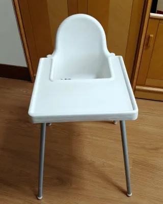 Trona de bebé blanca