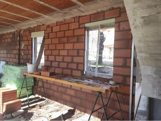 Se busca peon con coche