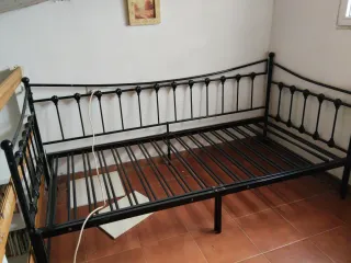 Cama/Sofá Metálico Negro