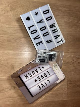 Caja de Luz LED con Letras Intercambiables