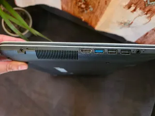 Ordenador ASUS Plata y Negro