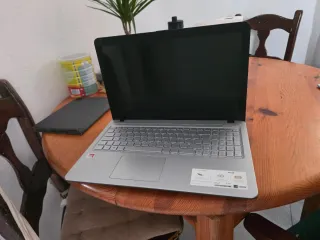 Ordenador ASUS Plata y Negro