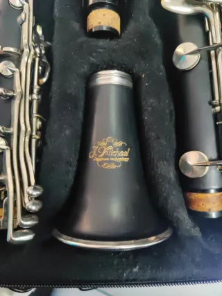 Clarinete J.Michael CL 440 con estuche