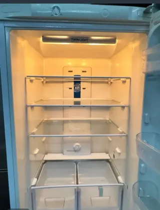 Frigorífico Indesit. Urge vender en Marzo traslado