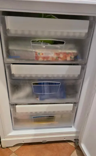 Frigorífico Indesit. Urge vender en Marzo traslado