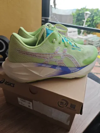 Zapatillas Asics Novablast TR 5 Verde  44 Running