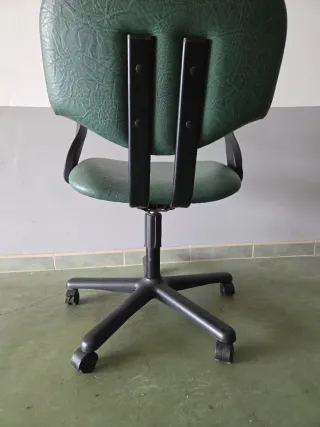 Silla de oficina verde y negra