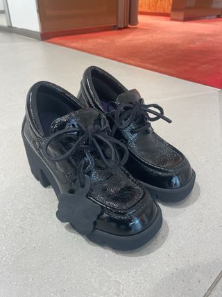 Burberry Zapatos Charol Negro