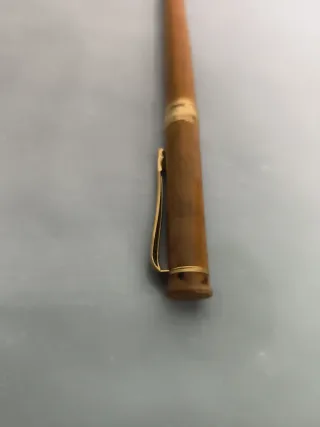 Pluma estilográfica dorada