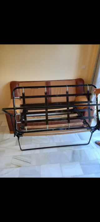 Sofá de tela y piel marrón/rojo