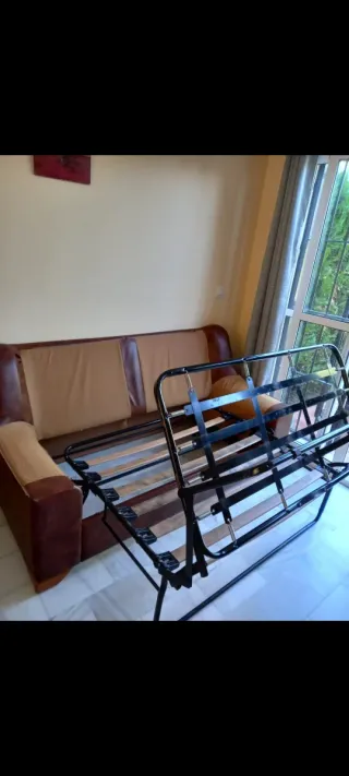 Sofá de tela y piel marrón/rojo