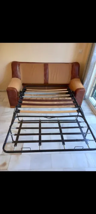 Sofá de tela y piel marrón/rojo