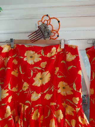 Falda Rociera con Mantoncillo y Pendientes