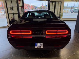 Dodge Challenger V6 Super Track Pack
