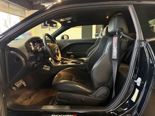 Dodge Challenger V6 Super Track Pack