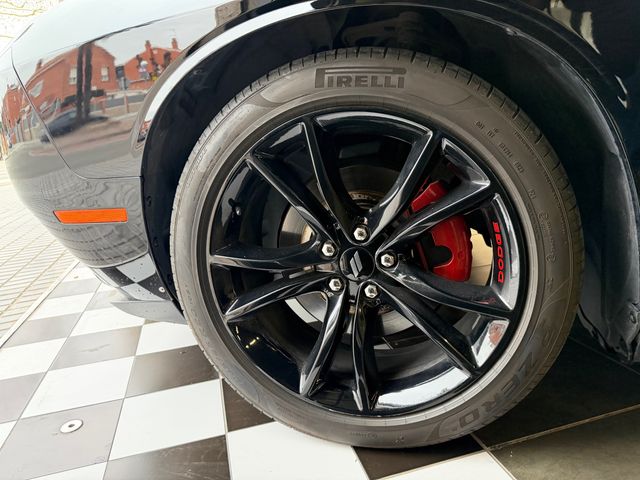 Dodge Challenger V6 Super Track Pack